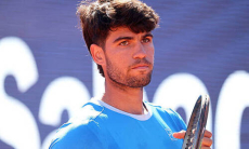 Карлос Алькарас снялся с турнира в Барселоне 