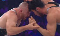 Видео схватки Ризабека Айтмухана и Кайла Снайдера за титул