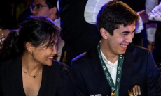 Жавохир Синдаров показал совместные фото с Бибисарой Асаубаевой с Турнира претендентов