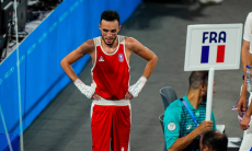 Призёр Олимпиады-2024 Беннама проиграл на старте Кубка мира по боксу