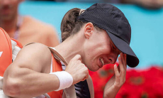 Ига Швентек со слезами покинула корт после отказа на турнире в Мадриде. Видео