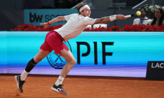 Александр Бублик разбил ракетку на турнире в Мадриде