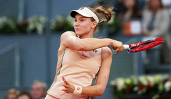 Елена Рыбакина сыграла на корте в Мадриде. Видео