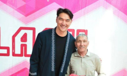 Нурлан Сабуров передал казахстанскому тренеру подарок от Александра Усика