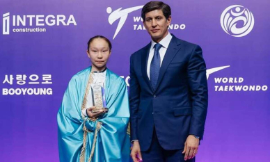 Чемпионку по таэквондо из Казахстана наградил зять президента Узбекистана. Видео
