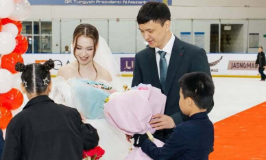 Абзал Ажгалиев показал свадебные фото в коньках