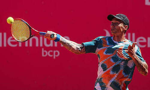 Со счетом 6:3, 6:1 завершился матч казахстанского теннисиста в Испании