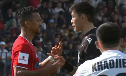 Луиш Нани преподал урок судье во время матча Кубка Казахстана. Видео