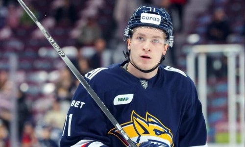 Хоккеист сборной Казахстана решил исход матча плей-офф КХЛ