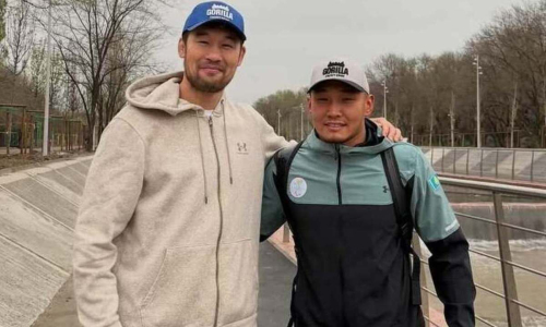 Шавкат Рахмонов покатал чемпиона Паралимпиады-2026 на дорогом автомобиле. Видео