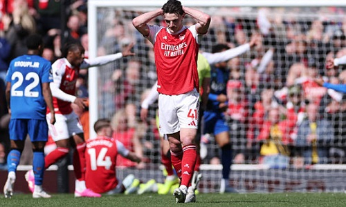«Арсенал» проиграл домашний матч в АПЛ