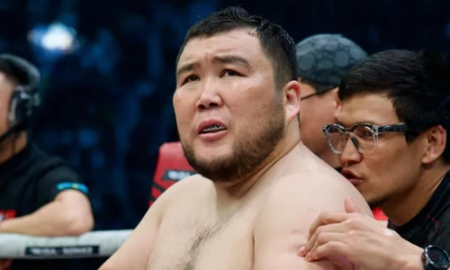 Казахстанский тяжеловес сообщил о титульном бое после победы с нокдаунами