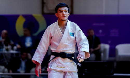 Два казахстанских дзюдоиста вышли в полуфинал чемпионата Азии-2026