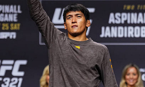 Азат Максум