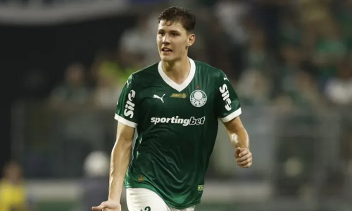 «Арсенал» и «Барселона» следят за молодым защитником «Палмейраса»