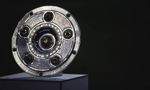 Трофей Бундеслиги Германии обновили перед новыми чемпионами