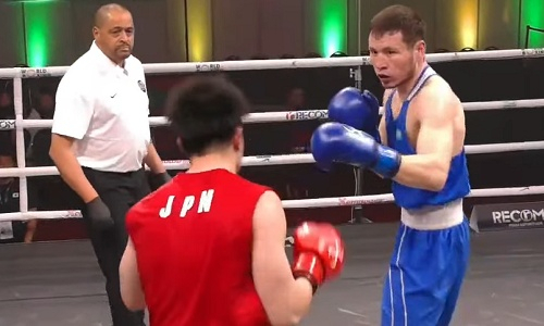 Казахстанский боксер Молжигитов нокаутом победил на Кубке мира