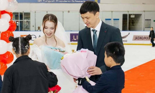 Абзал Ажгалиев показал свадебные фото в коньках