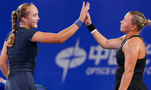 Андреева и Шнайдер уверенно стартовали в парном разряде турнира в Мадриде