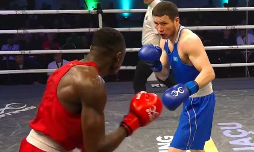 Диас Молжигитов выиграл бой за медаль на Кубке мира по боксу