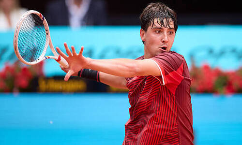 Александр Шевченко проиграл на старте турнира во Франции