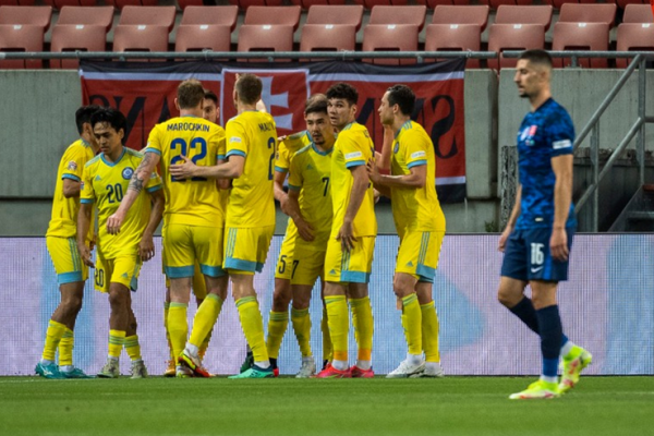 Ездил на Евро, работал в Кыргызстане и был уволен после матча с Казахстаном. Кого «Актобе» выбрал новым главным тренером