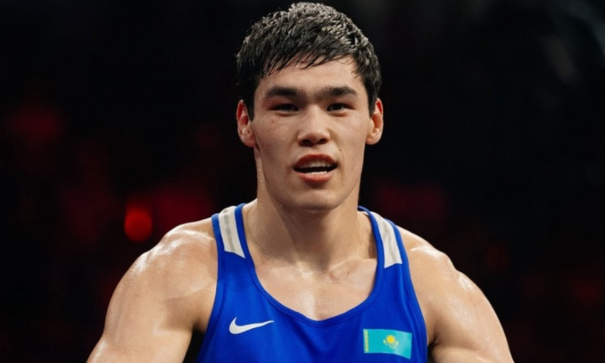 Чемпион мира из Казахстана на разгроме вышел в полуфинал ЧА-2026 по боксу