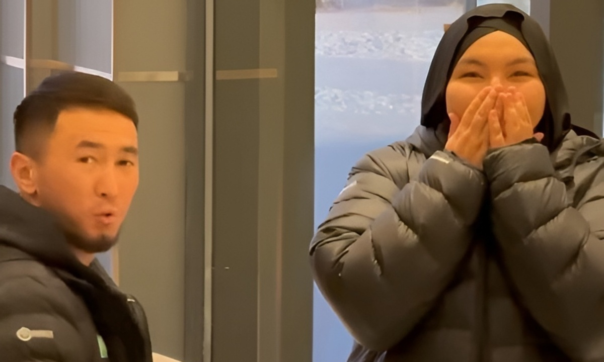 Махмуд Сабырхан удивил казахстанку «көрімдіком» за «золото» ЧА-2026. Видео