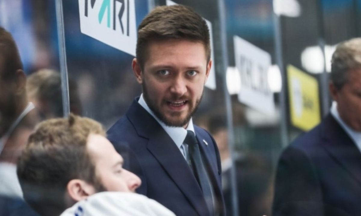 Экс-тренер «Сарыарки» сменит клуб в КХЛ