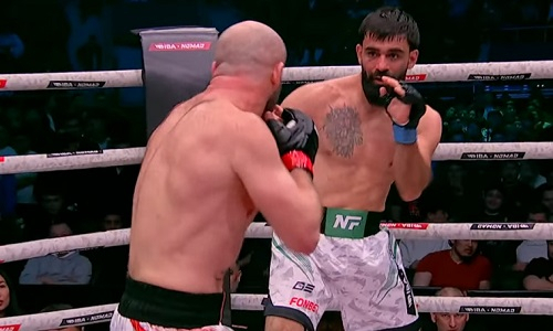 Нокаутом завершился бой казахстанца за титул