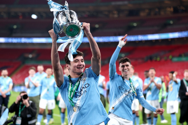 Хусанов уже в «Манчестер Сити», Кварацхелия выиграл Лигу Чемпионов, а Казахстан пока в стороне. Почему?