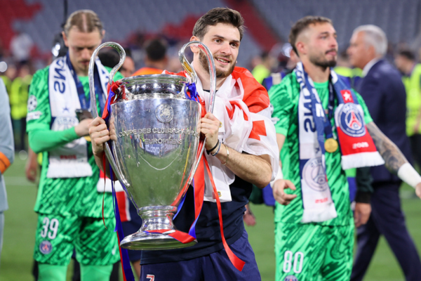 Хусанов уже в «Манчестер Сити», Кварацхелия выиграл Лигу Чемпионов, а Казахстан пока в стороне. Почему?