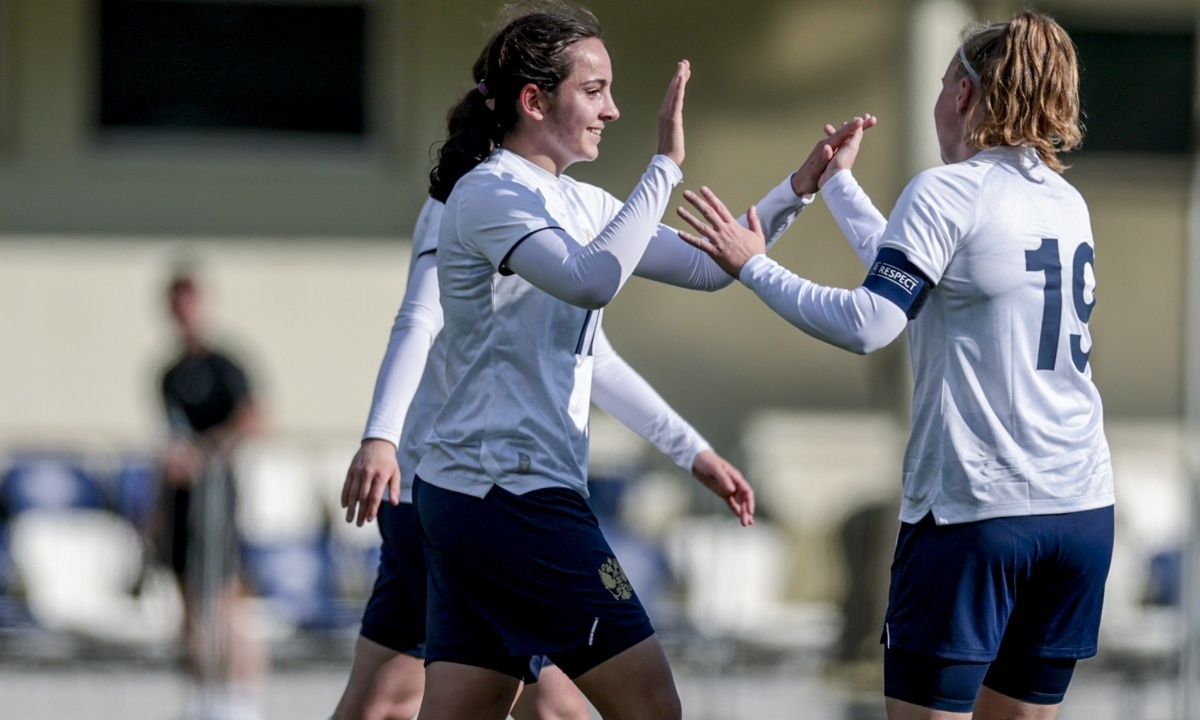 Женская сборная России по футболу одержала победу со счётом 1:0