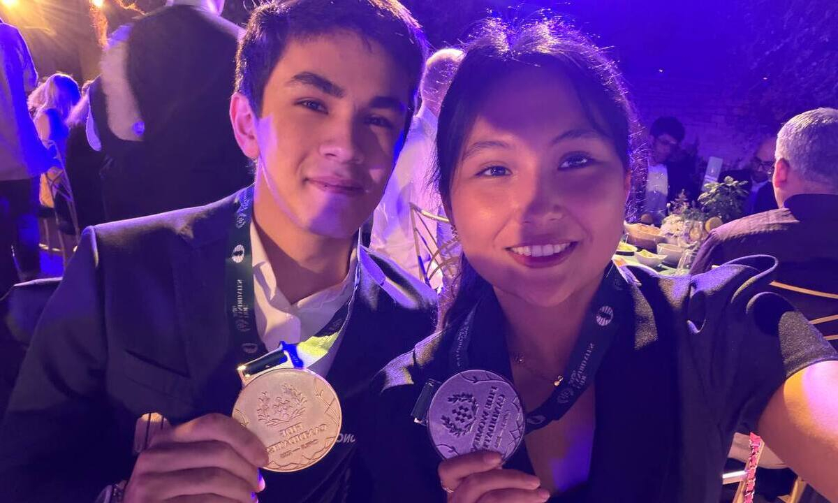 Асаубаева показала кадры с Синдаровым и поздравила узбекистанцев