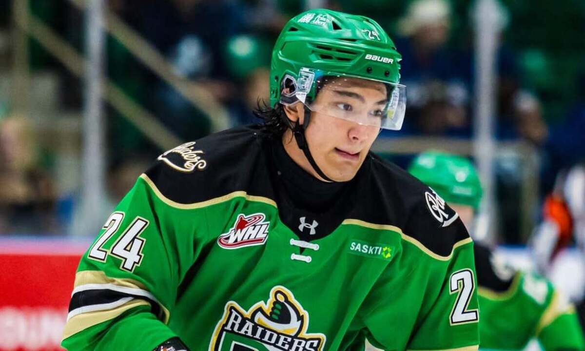 Казахстанский хоккеист Алишер Саркенов вошел в преддрафтовый список НХЛ