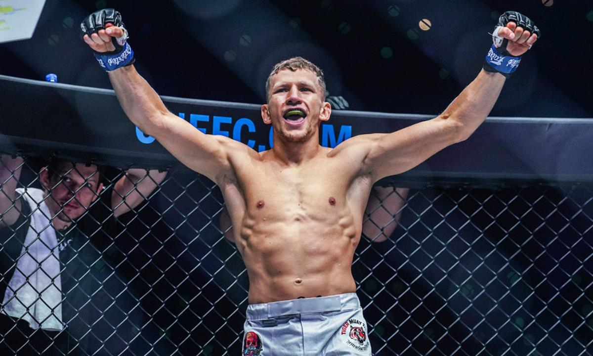 Артём Белах принял решение по флагам Казахстана и России