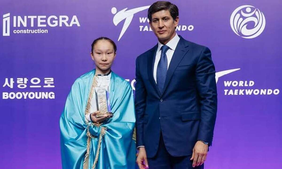 Чемпионку по таэквондо из Казахстана наградил зять президента Узбекистана. Видео
