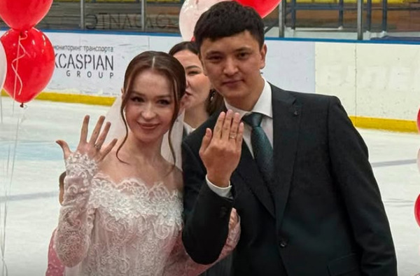 Абзал Ажгалиев сыграл свадьбу в ледовом дворце