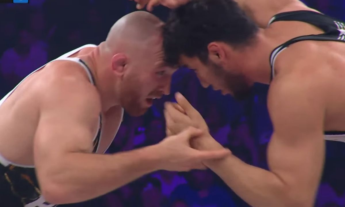 Видео схватки Ризабека Айтмухана и Кайла Снайдера за титул