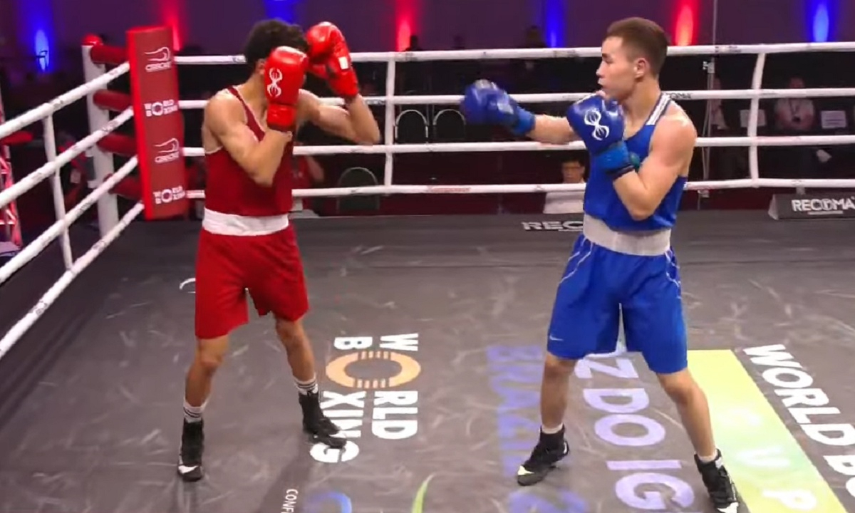 Базарбайулы выиграл первый бой на Кубке мира по боксу
