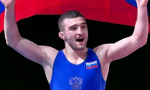 Российский борец Баев победил украинца Боруту и вышел в финал чемпионата Европы