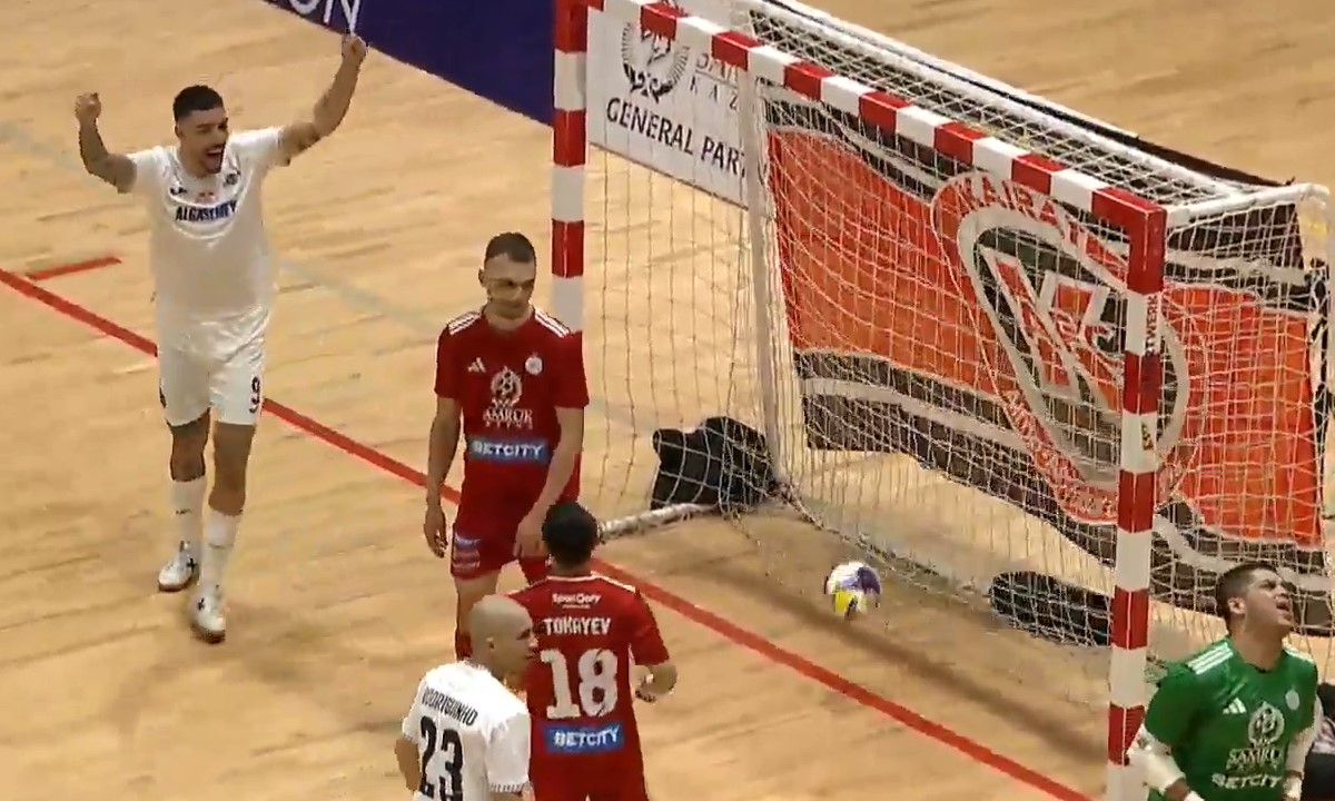 «Кайрат» проиграл «Семею» в матче с восемью голами в чемпионате Казахстана