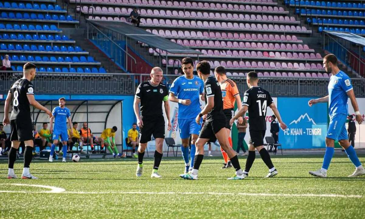 Фоторепортаж с матча Премьер-Лиги «Алтай» — «Женис» 0:0