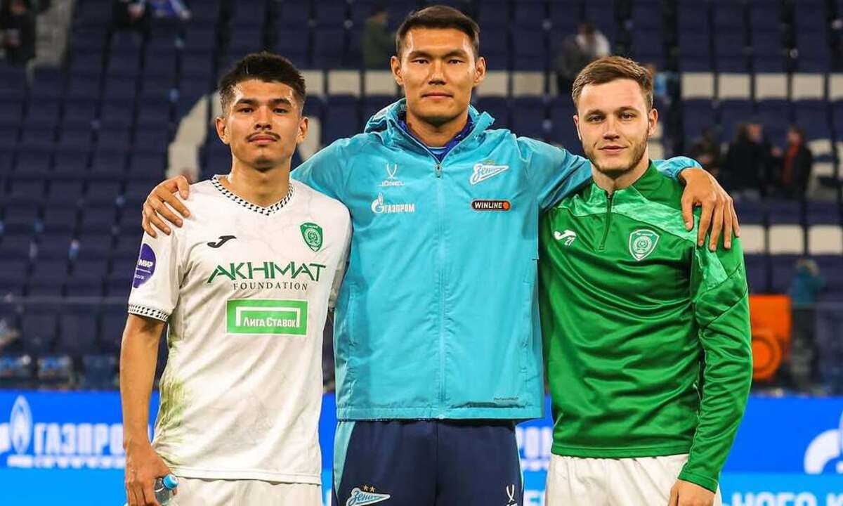 Алип, Кенжебек и Самородов встретились после матча в РПЛ. Видео