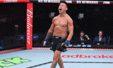 Турнир UFC в Перте начался с победы сабмишеном в первом раунде. Видео