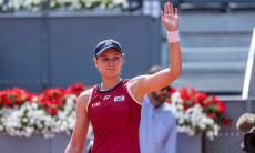 Елена Рыбакина провела тренировку с детьми на турнире в Риме. Видео