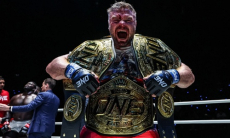 Малыхин нокаутировал Кейна в реванше и вернул титул тройного чемпиона ONE. Видео