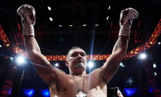 Александр Усик нокаутировал Рико Верхувена в бою за титул WBC