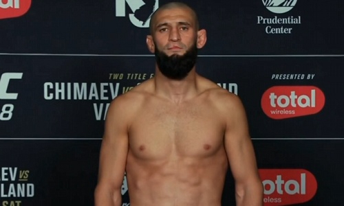 Чимаев и Стрикленд прошли взвешивание перед титульным боем UFC