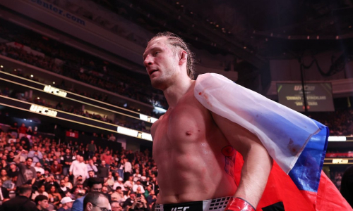 Александр Волков с юмором отреагировал на свою победу в главном карде UFC 328
